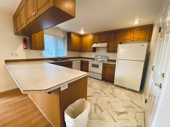 Building Photo - Quiet Duplex in Mount Vernon Neighborhood