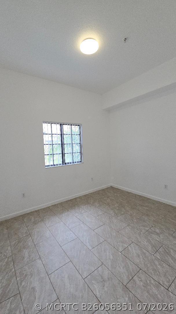 Building Photo - 2801 Riverside Dr