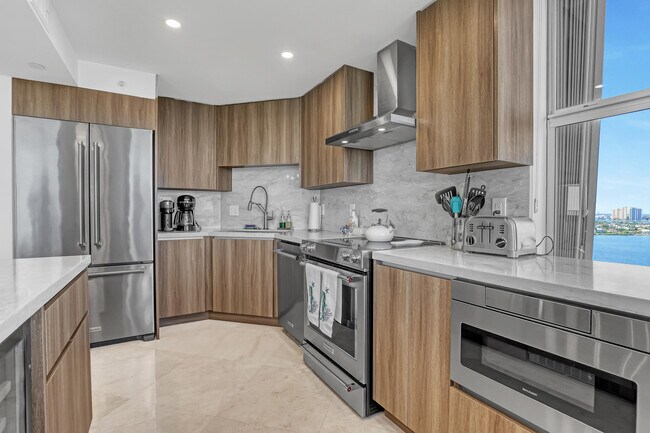 Building Photo - 5200 N Ocean Dr