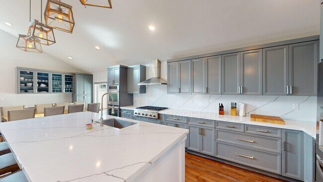 Building Photo - Beautiful home In Eastside Costa Mesa
