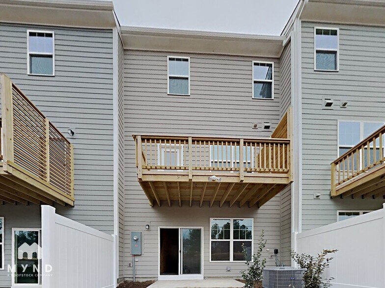 Building Photo - 1236 Commack Dr