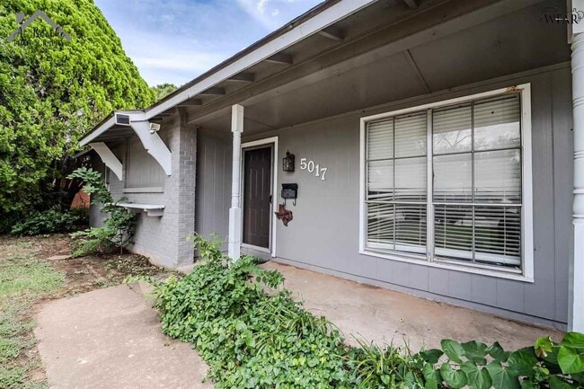 Building Photo - 5017 Kingston Dr