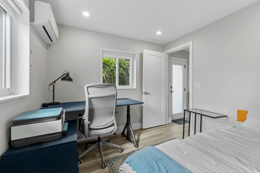 Building Photo - 228 E Harding St