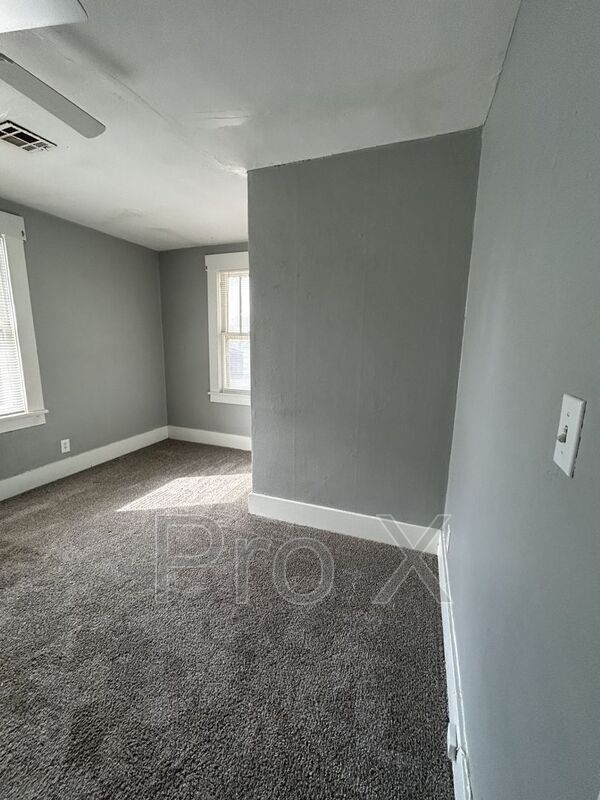 Building Photo - 112 Potlizer