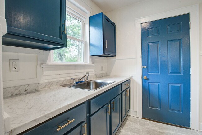 Building Photo - 2607 Madden Dr