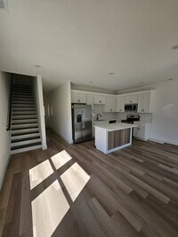 Building Photo - 44 Beverly Hills Dr