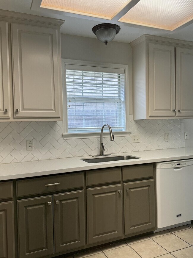 Building Photo - 225 Karten Ln