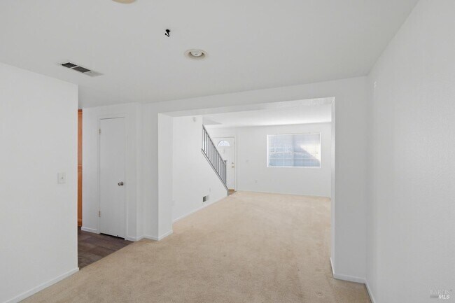 Building Photo - 712 Daniels Ave