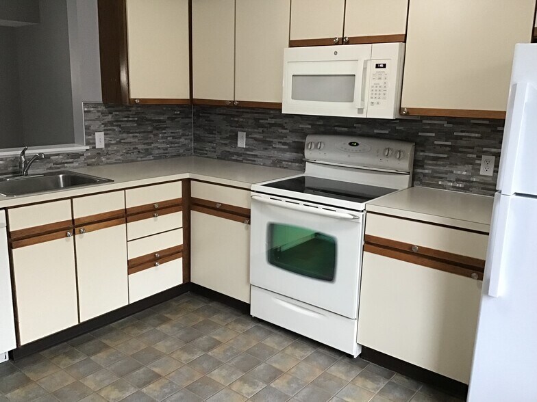 Building Photo - 403 Stonegate Ct