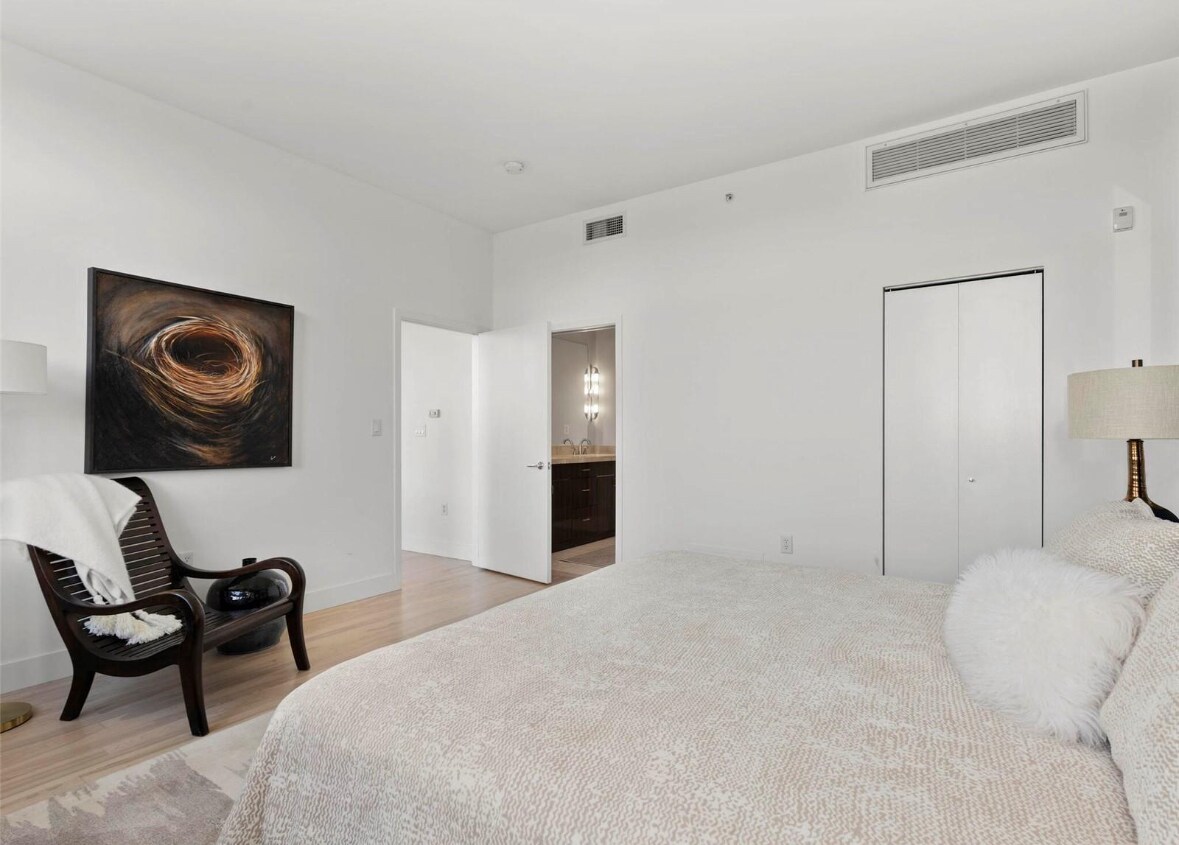 Building Photo - 1401 Delgany St