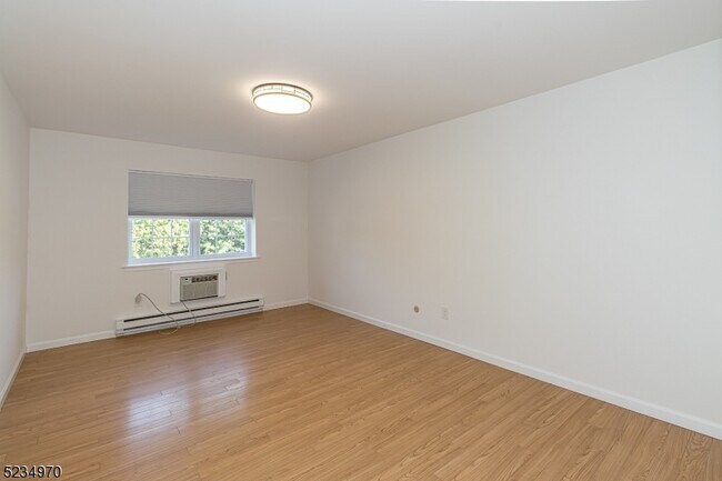 Building Photo - 530 Park Ave