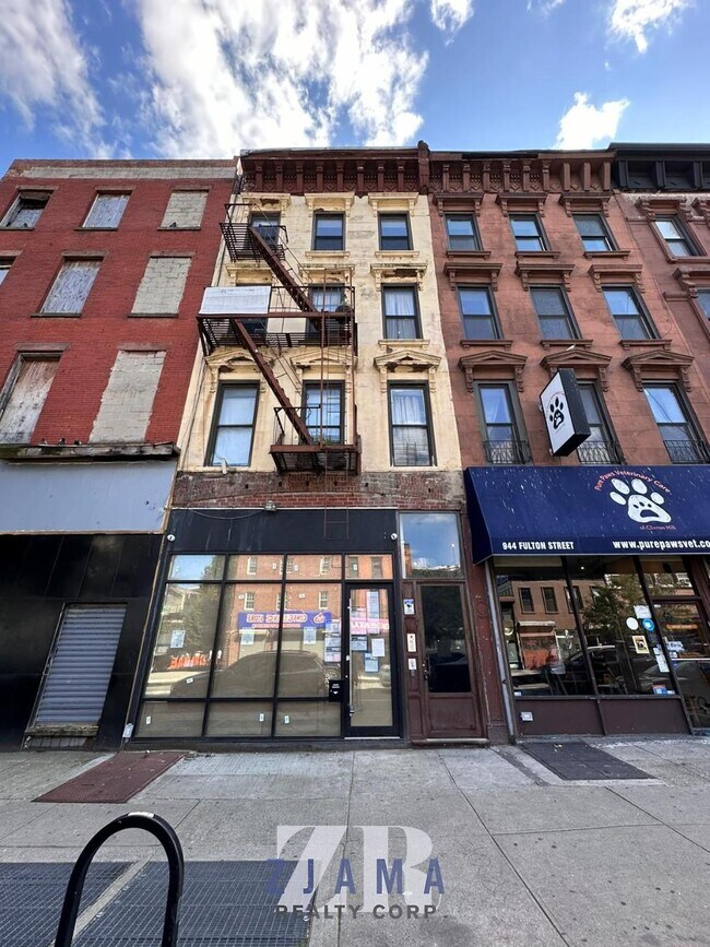 Building Photo - 946 Fulton St