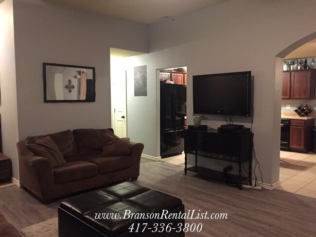 Building Photo - Now Pre-leasing for Mid-April