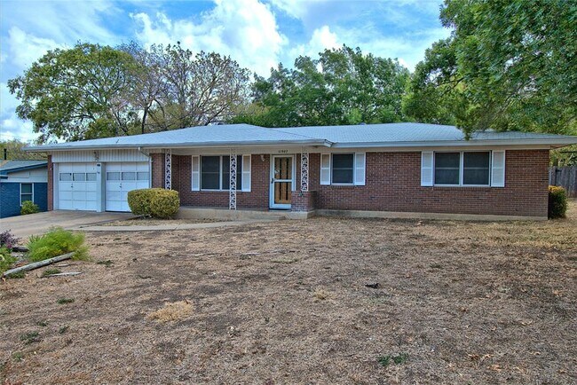 Building Photo - 11907 Oak Trail