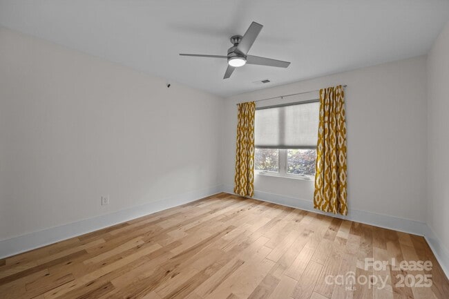 Building Photo - 1207 Lakedell Dr