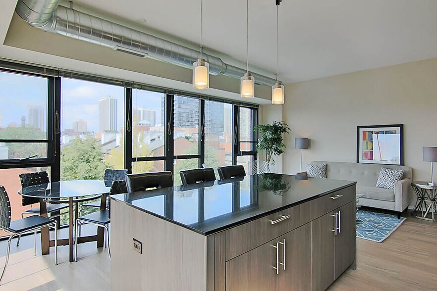 Building Photo - 208 W Scott St