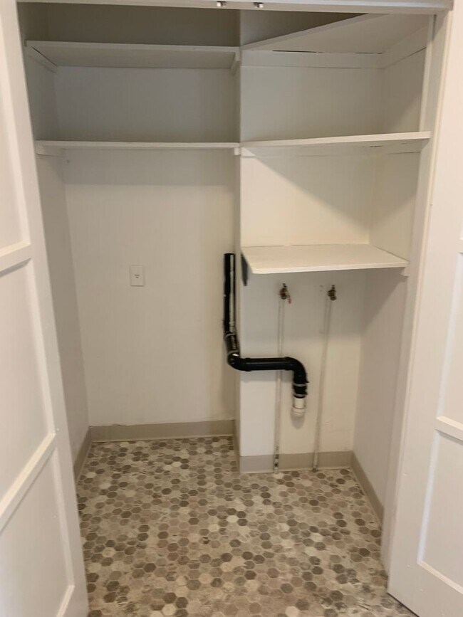 Building Photo - Just in Time For Summer: Charming home wit...