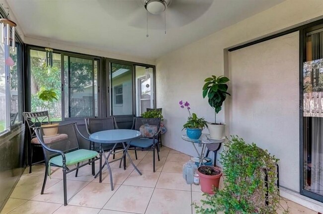 Building Photo - 2462 Briar Oak Cir