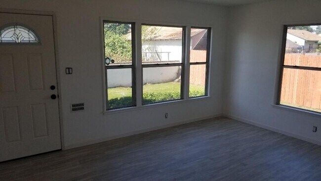 Living Room - 57 W 52nd St