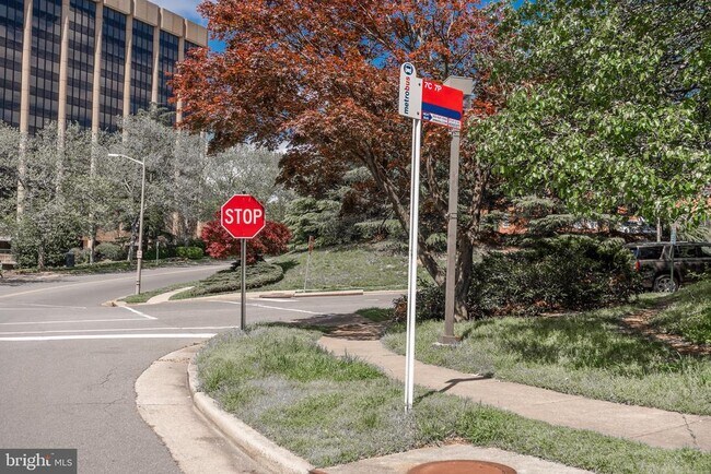 Building Photo - 3310 Wyndham Cir