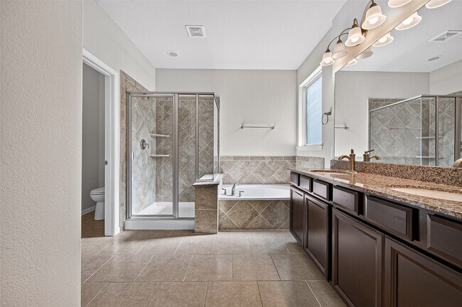 Building Photo - 24603 Royal Pike Dr