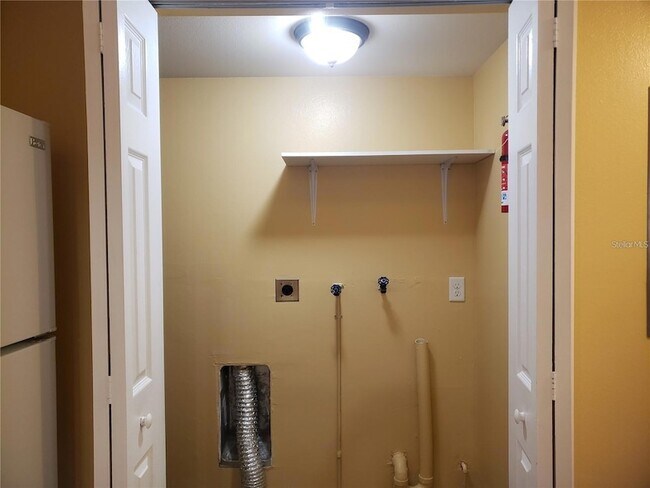 Building Photo - 1364 Fairway Dr