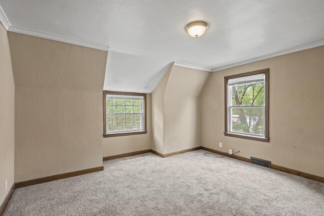 Building Photo - 420 Olive St