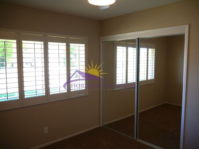 Building Photo - Remodeled 3 Bed 2 Bath 1,215 Sq Ft Citrus Heights Home
