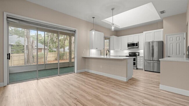 Building Photo - 9428 SW 39 Ave