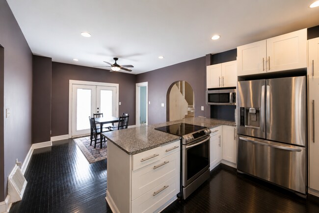Building Photo - 1414 Xerxes Ave N