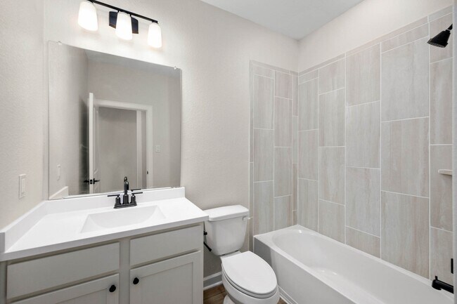 Building Photo - 3033 Sorrento Hl Dr