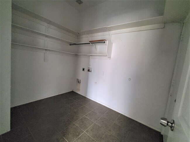 Building Photo - 2017 Burl Ln