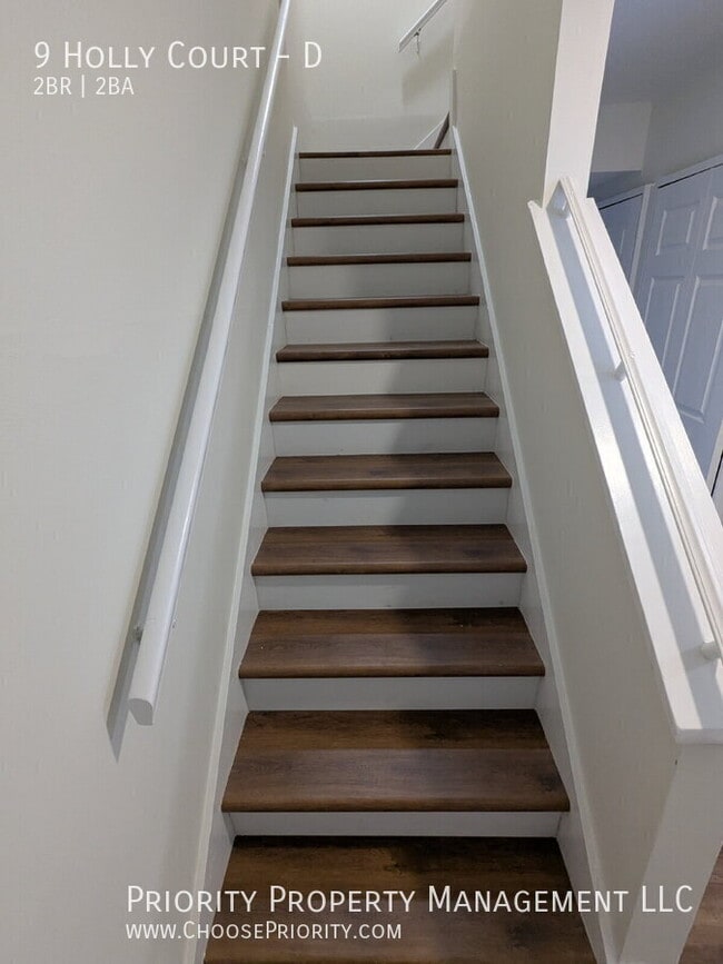 Building Photo - 9 Holly Ct