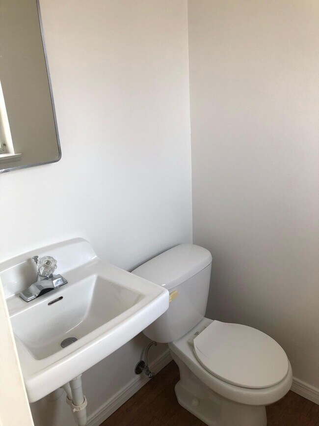 Building Photo - 5731 Middlesboro Ave