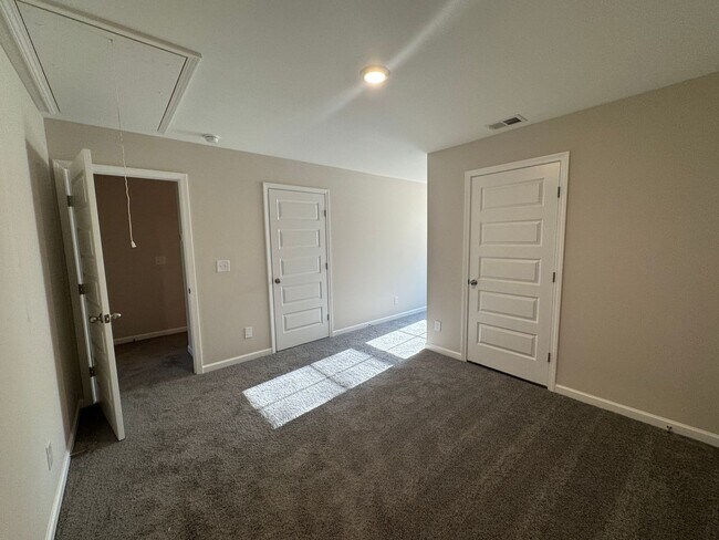 Building Photo - 201 Mountaindale Dr