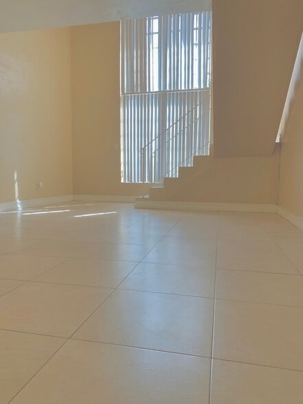 Living Dining Room Area - 10901 N Kendall Dr