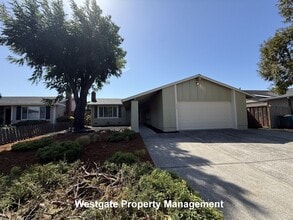 Building Photo - 864 Crinella Dr
