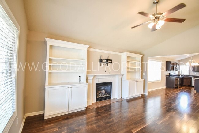 Building Photo - 1255 SE Waddell Way