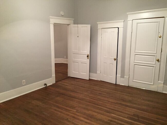 Primary Photo - 1626 College Ave