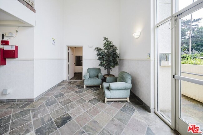 Building Photo - 937 12th St