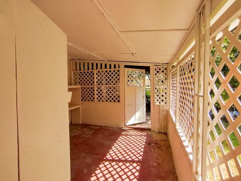 Building Photo - 1206 Pine Dr