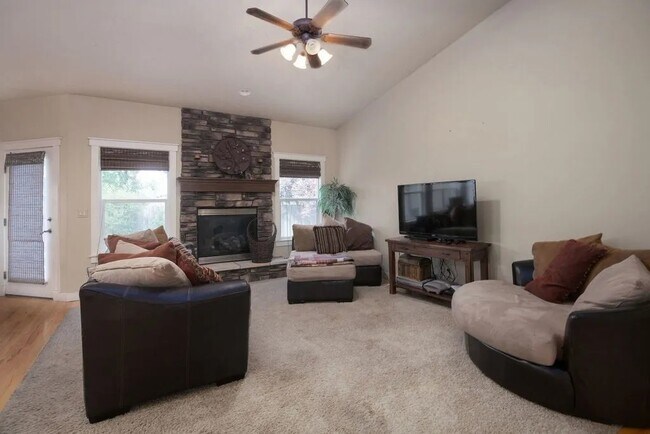 Building Photo - 1636 E Fireside Dr