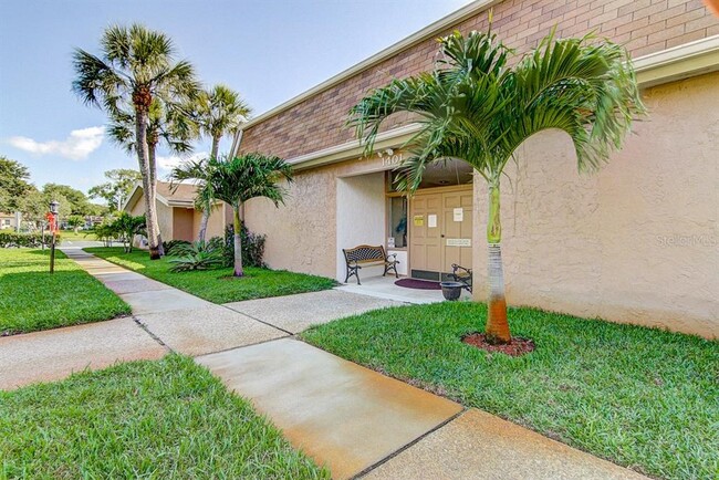 Building Photo - 1400 Arrowhead Cir W