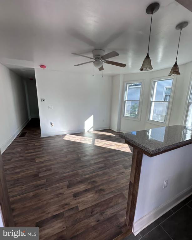 Building Photo - 519 5th St