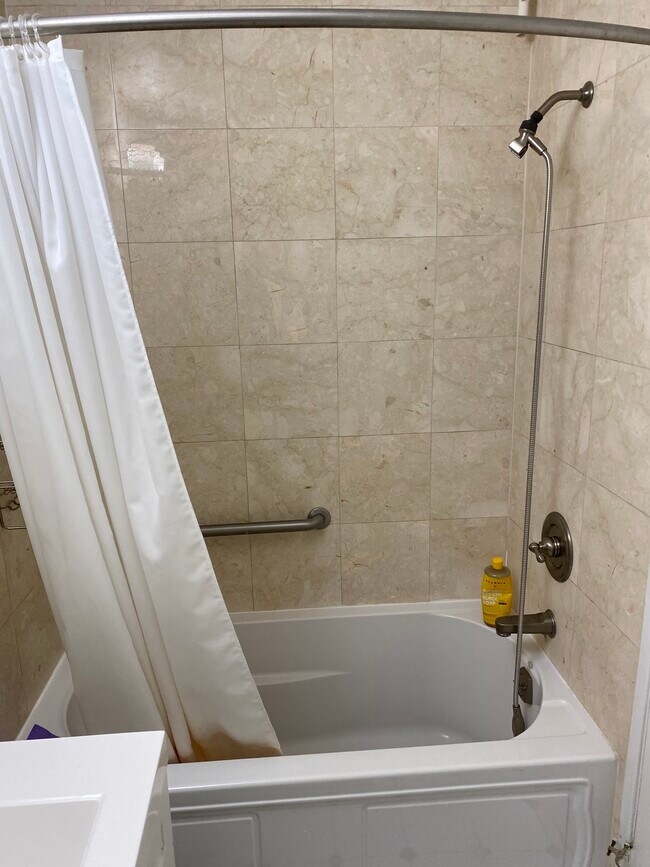 Bath Tub - 10747 Wilshire Blvd