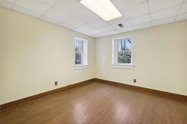 Building Photo - 1712 N Rock Springs Rd NE