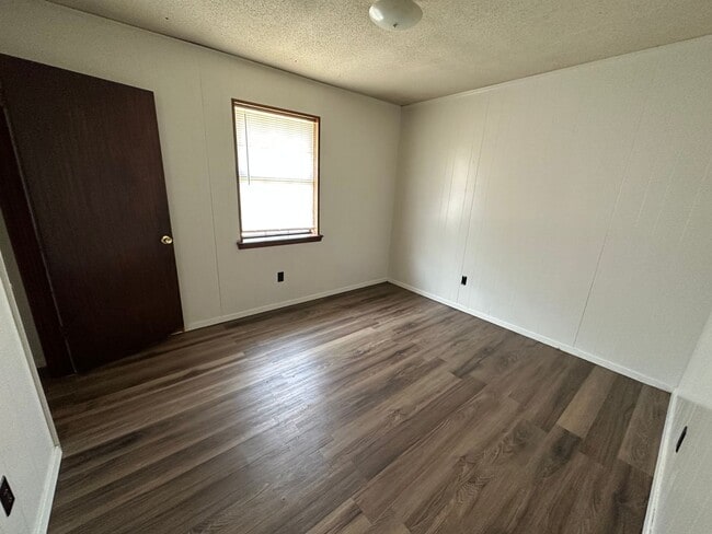 Building Photo - 401 W 19th St