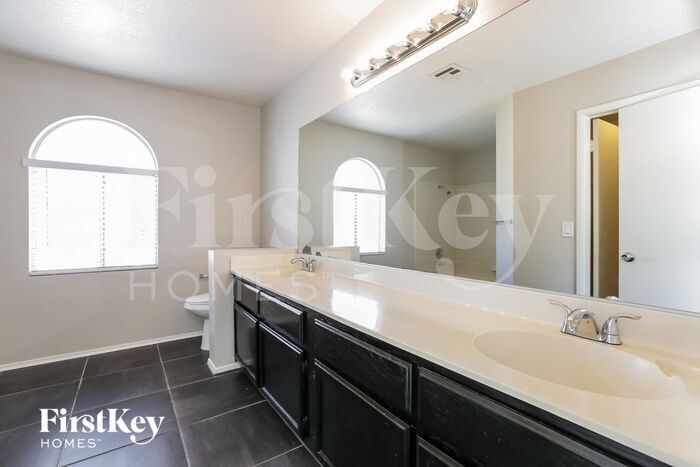 Building Photo - 1406 Harmony Hill Dr