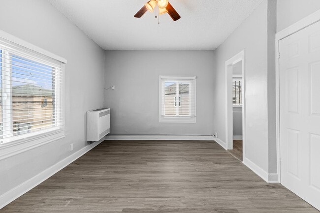 Interior Photo - 1424 Chestnut Avenue