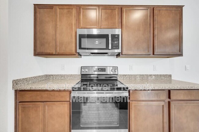 Building Photo - 9850 E Tamery Ave